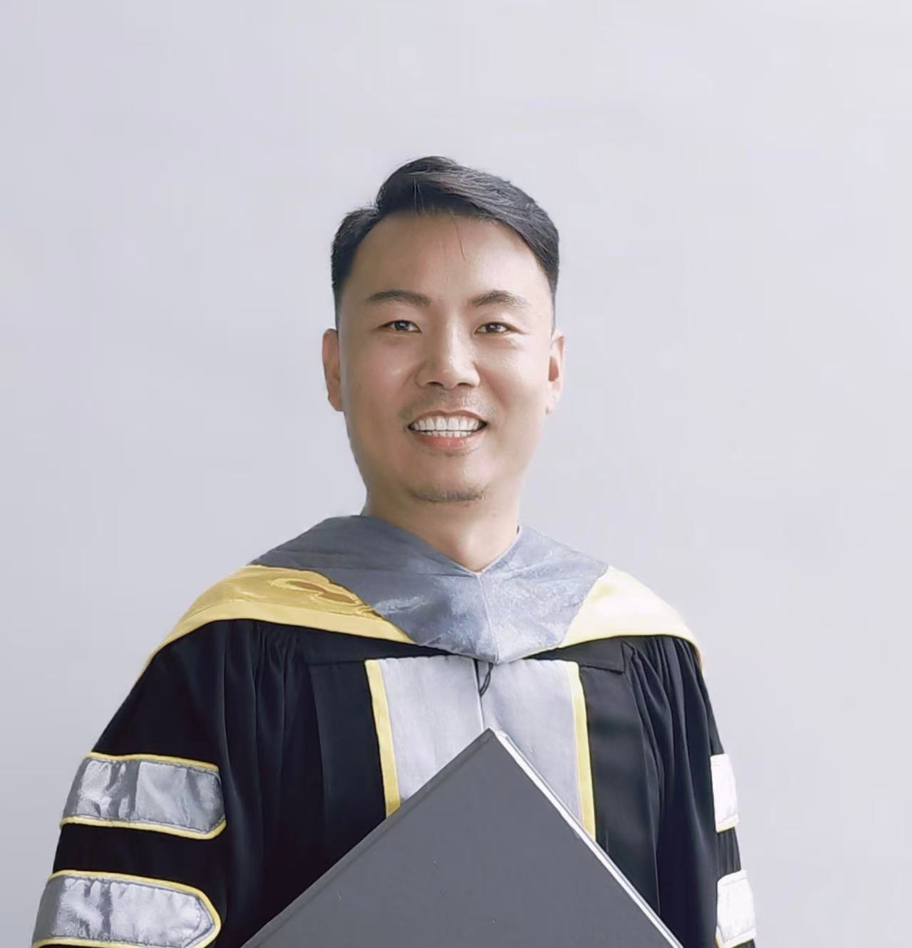 张卓博士